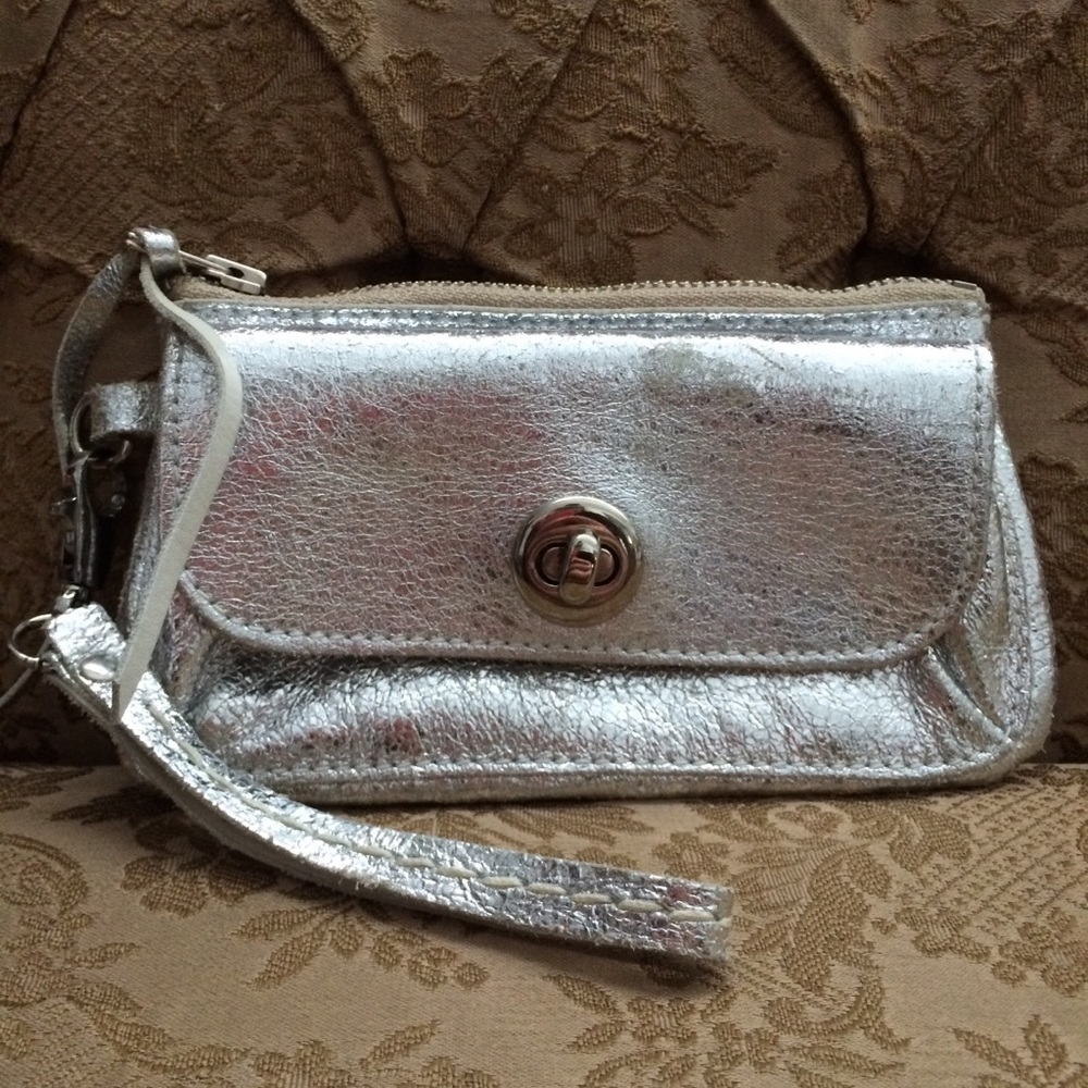ROOTS Wristlet